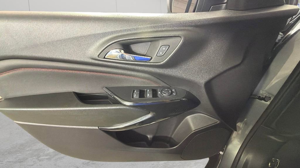 Used 2026 Chevrolet Trax RS w/ Driver Confidence Package FWD image 25