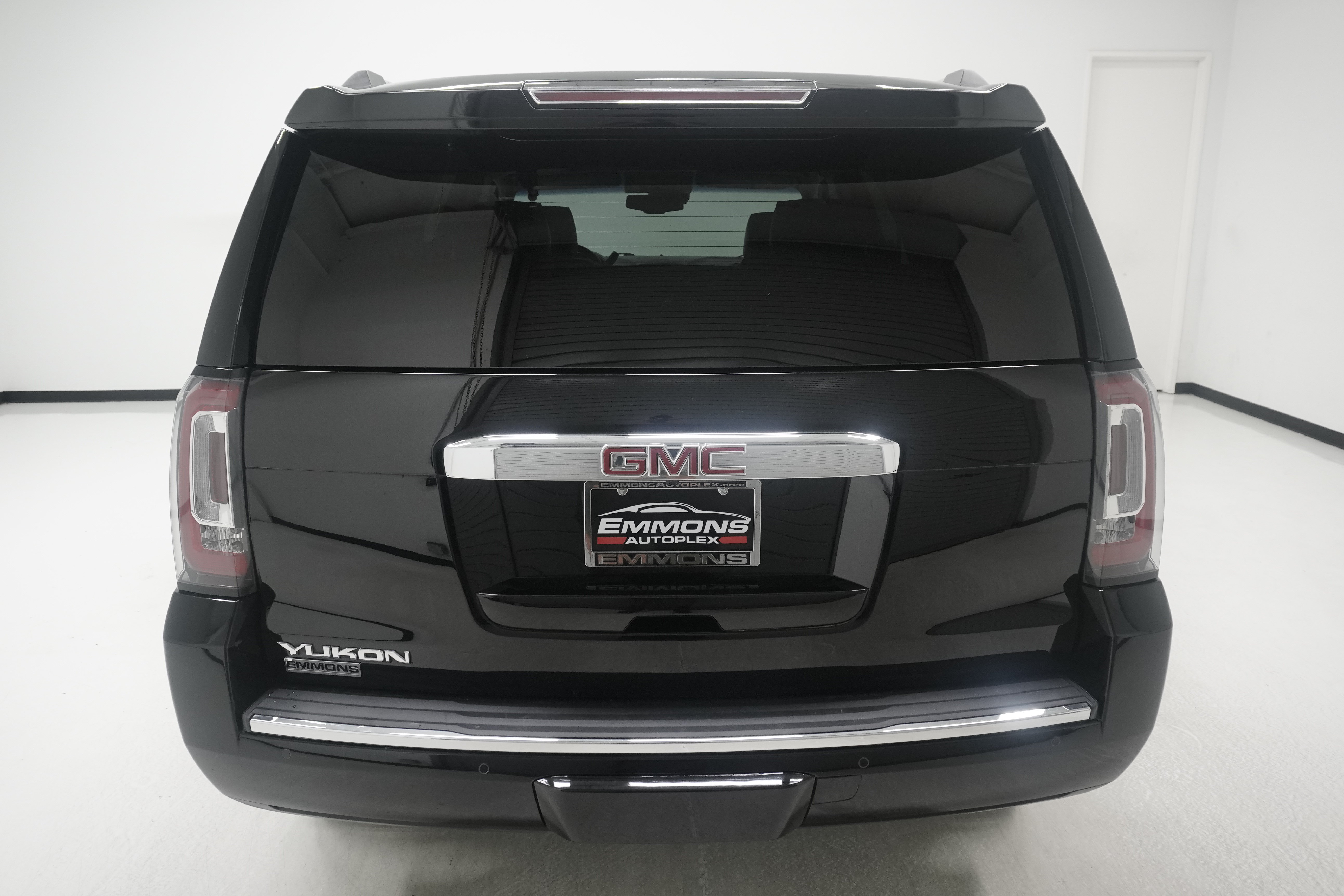 Used 2017 GMC Yukon Denali w/ Open Road Package AWD/4WD image 5