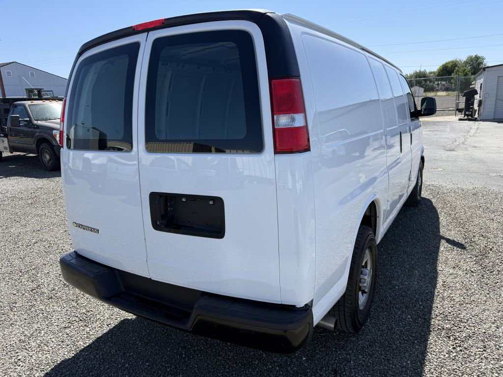 Used 2018 Chevrolet Express 2500 w/ Driver Convenience Package RWD image 7