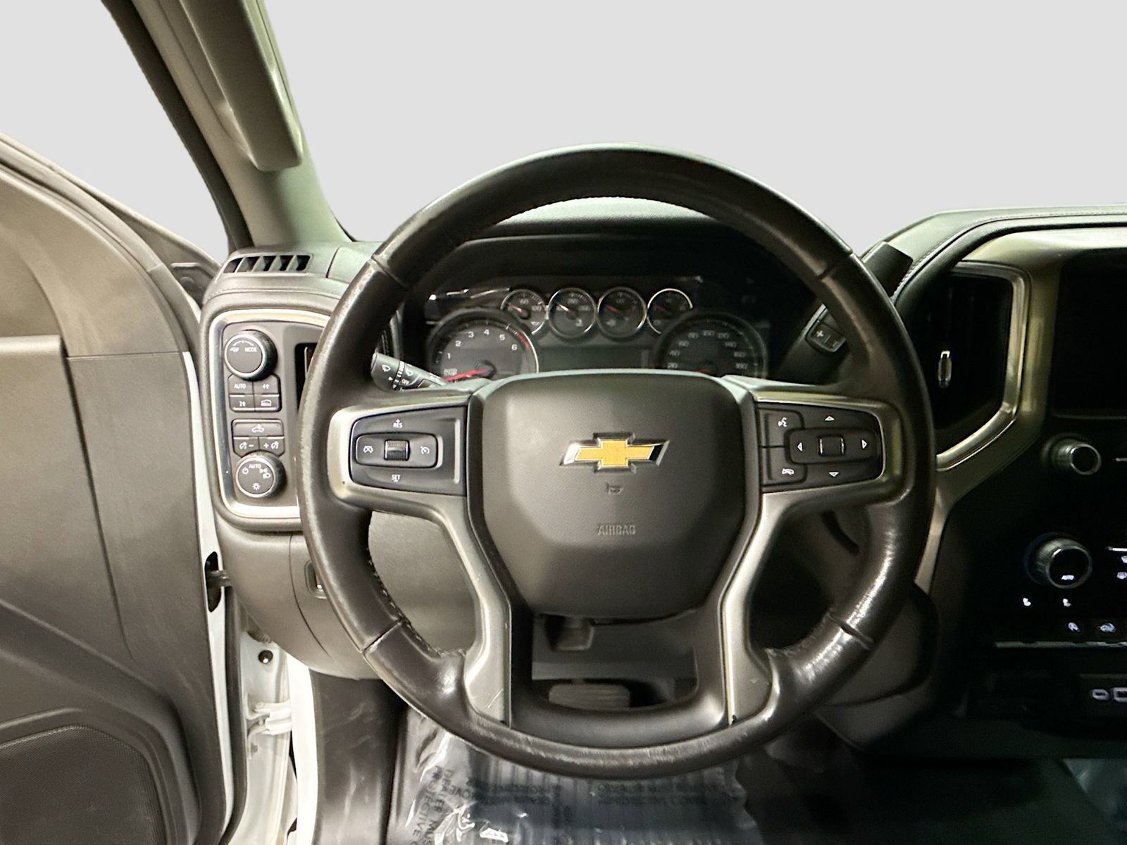 Used 2020 Chevrolet Silverado 1500 LT image 12