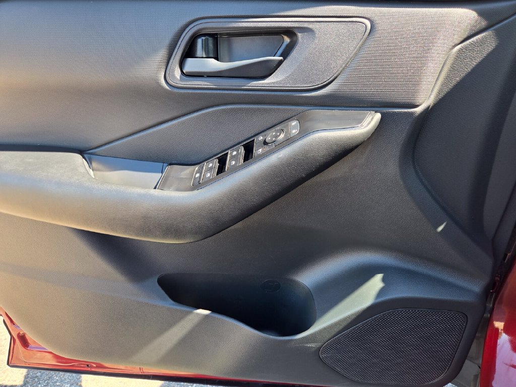 Used 2026 Nissan Rogue S FWD image 21