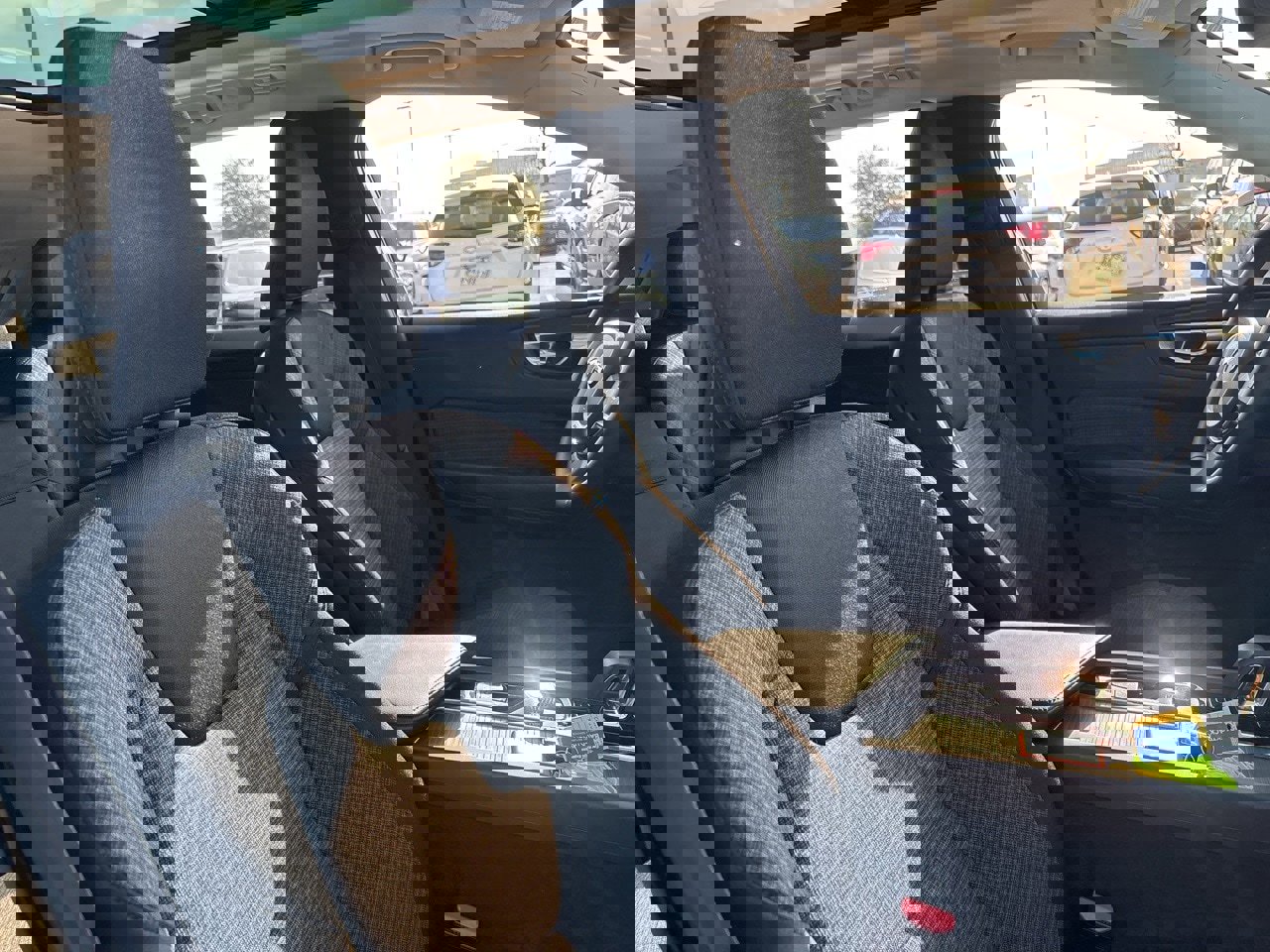 Certified 2023 Volvo XC60 B5 Core image 12