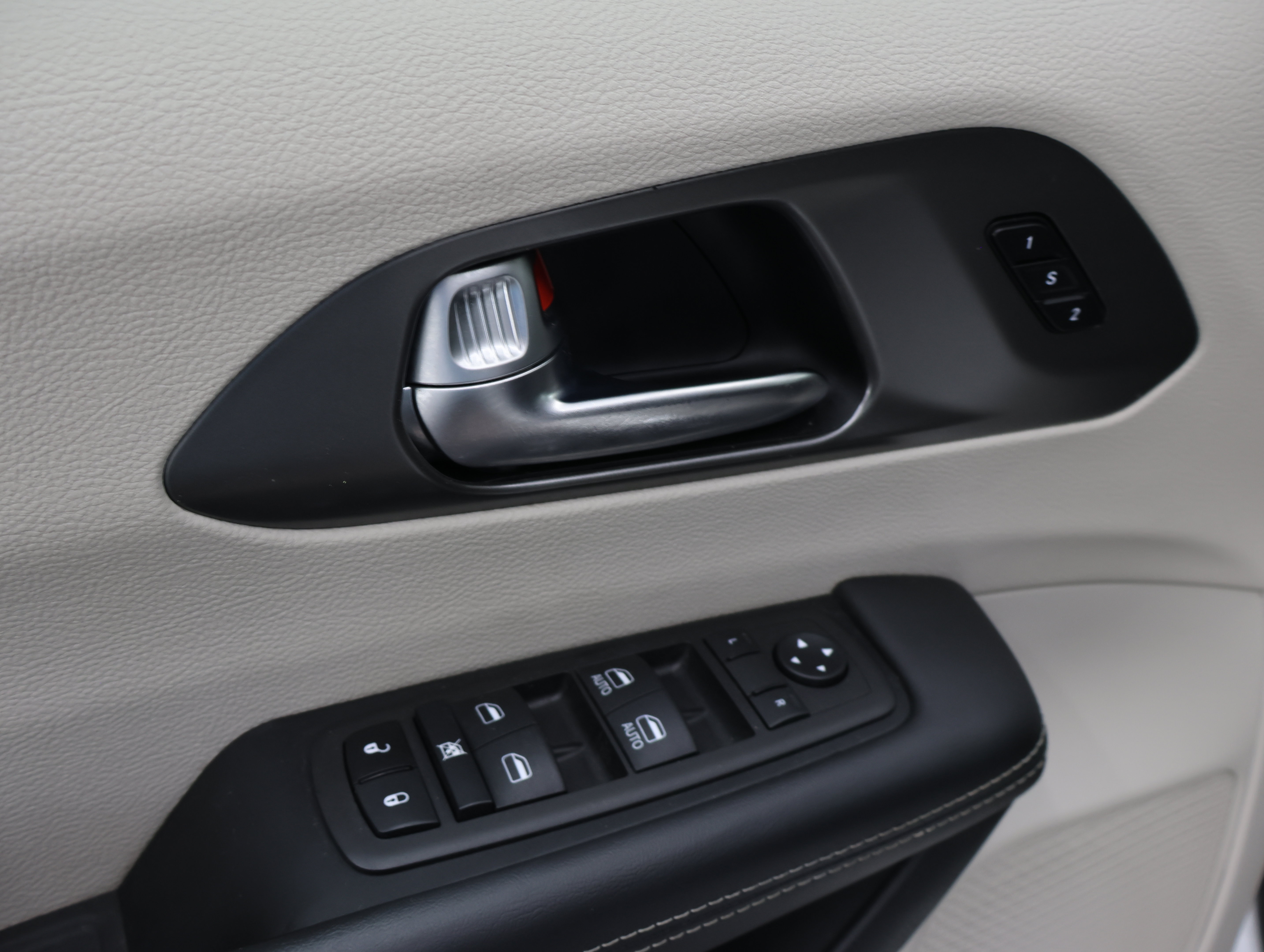 Used 2024 Chrysler Pacifica Touring-L FWD image 38