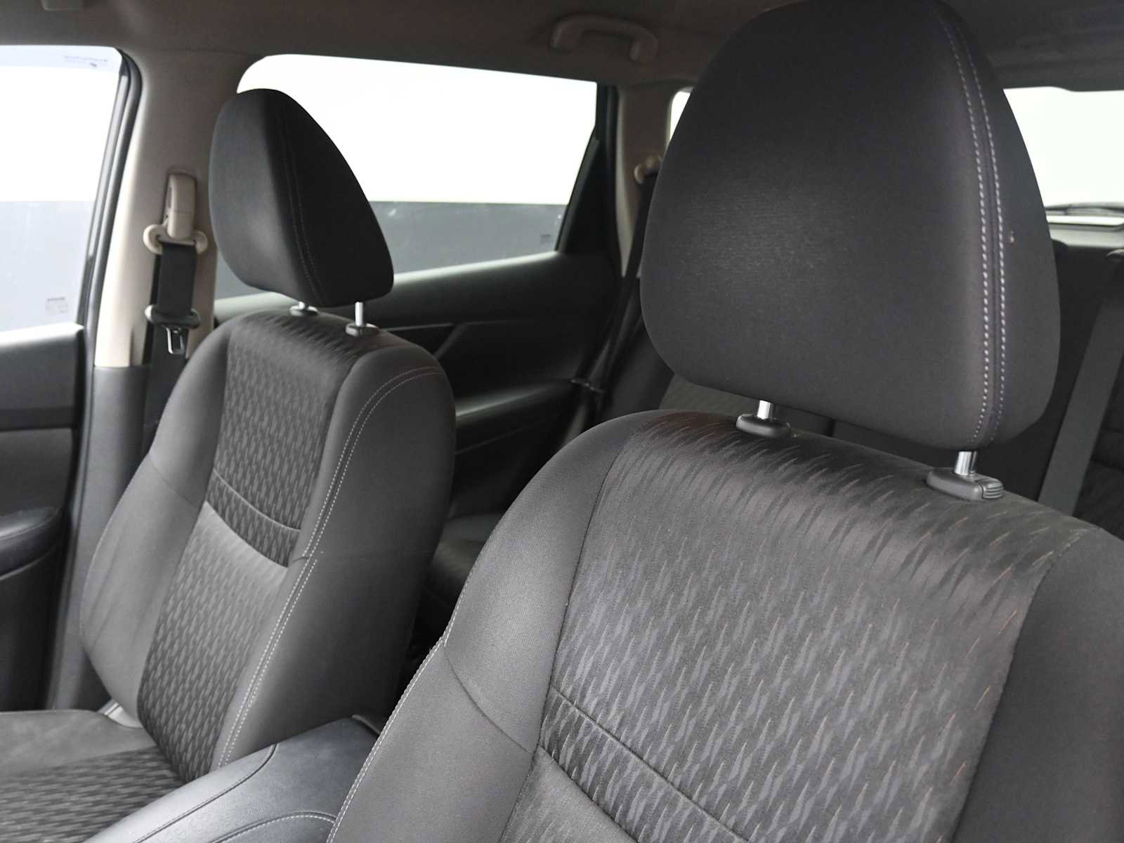 Used 2020 Nissan Rogue SV image 15