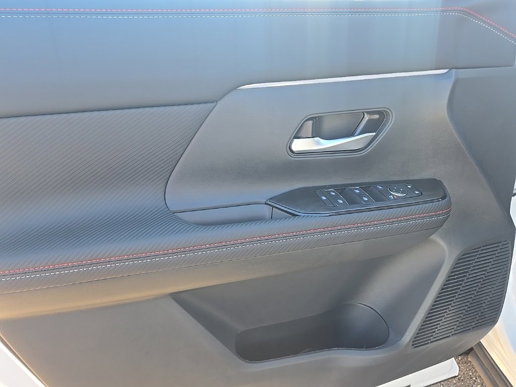 New 2026 Nissan Kicks SR image 11