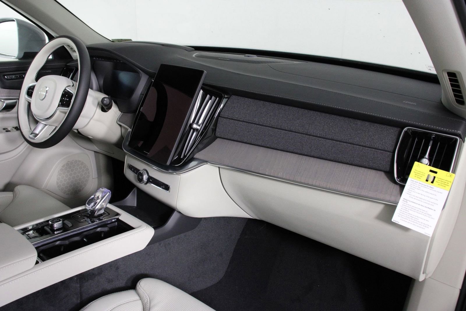 New 2026 Volvo XC90 B6 Ultra w/ Protection Package image 9