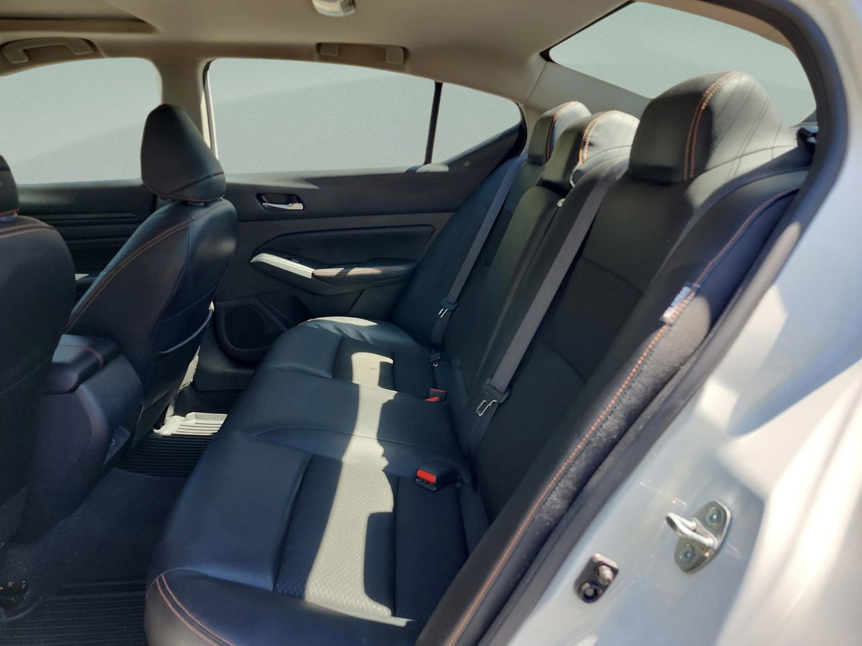 Used 2022 Nissan Altima 2.5 SR w/ Midnight Edition Package image 16