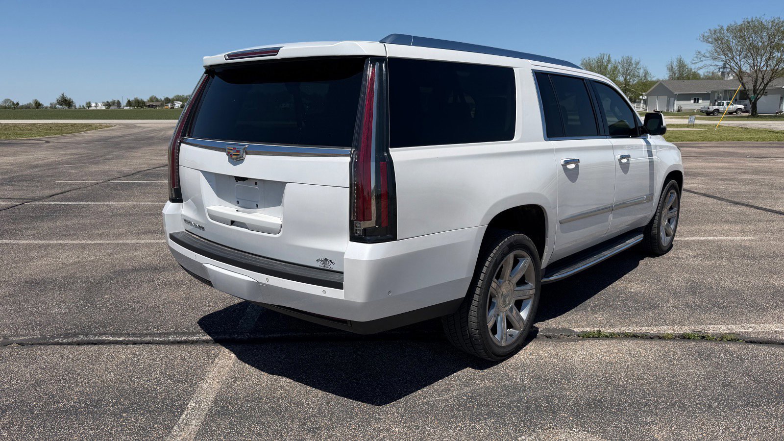 Used 2019 Cadillac Escalade ESV Luxury AWD/4WD image 3