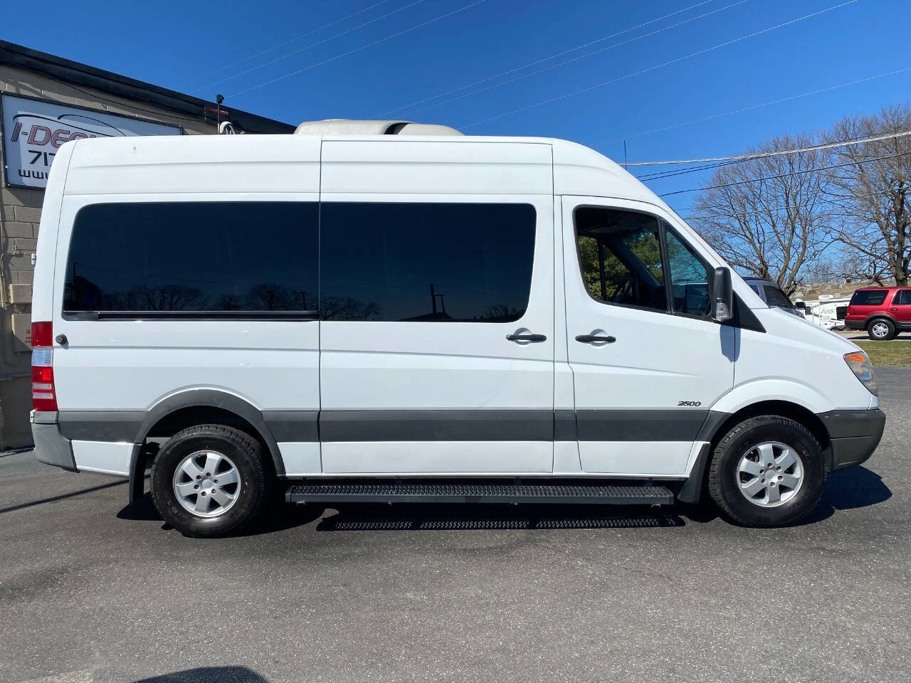 Used 2010 Freightliner Sprinter 2500 image 2