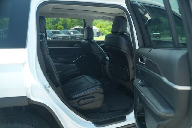 Used 2023 Jeep Grand Cherokee L Limited w/ Luxury Tech Group II AWD/4WD image 23