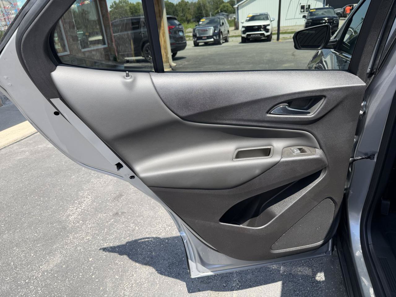 Used 2024 Chevrolet Equinox LT FWD image 17