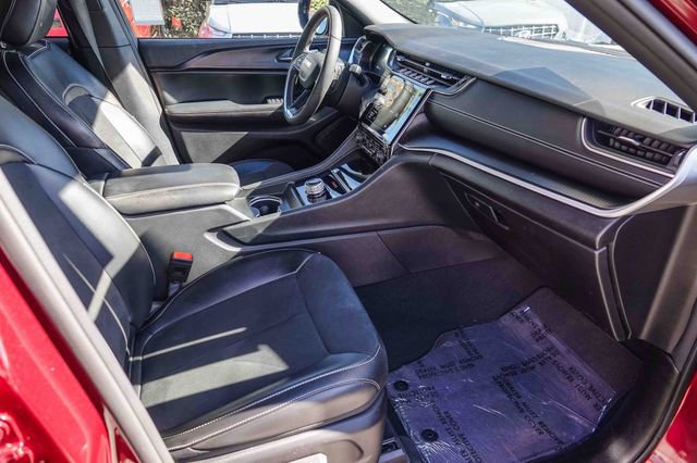 Used 2024 Jeep Grand Cherokee Altitude image 16
