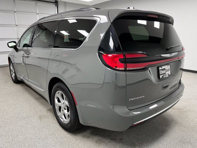 Used 2023 Chrysler Pacifica Limited FWD image 7