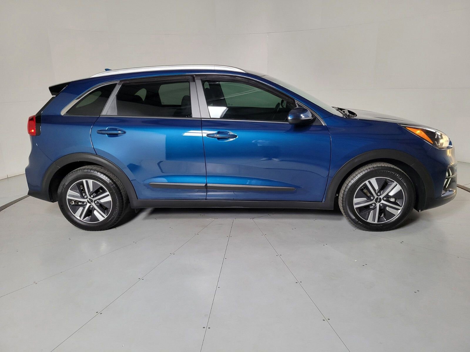 Used 2022 Kia Niro LXS w/ Digital Cluster Package image 3
