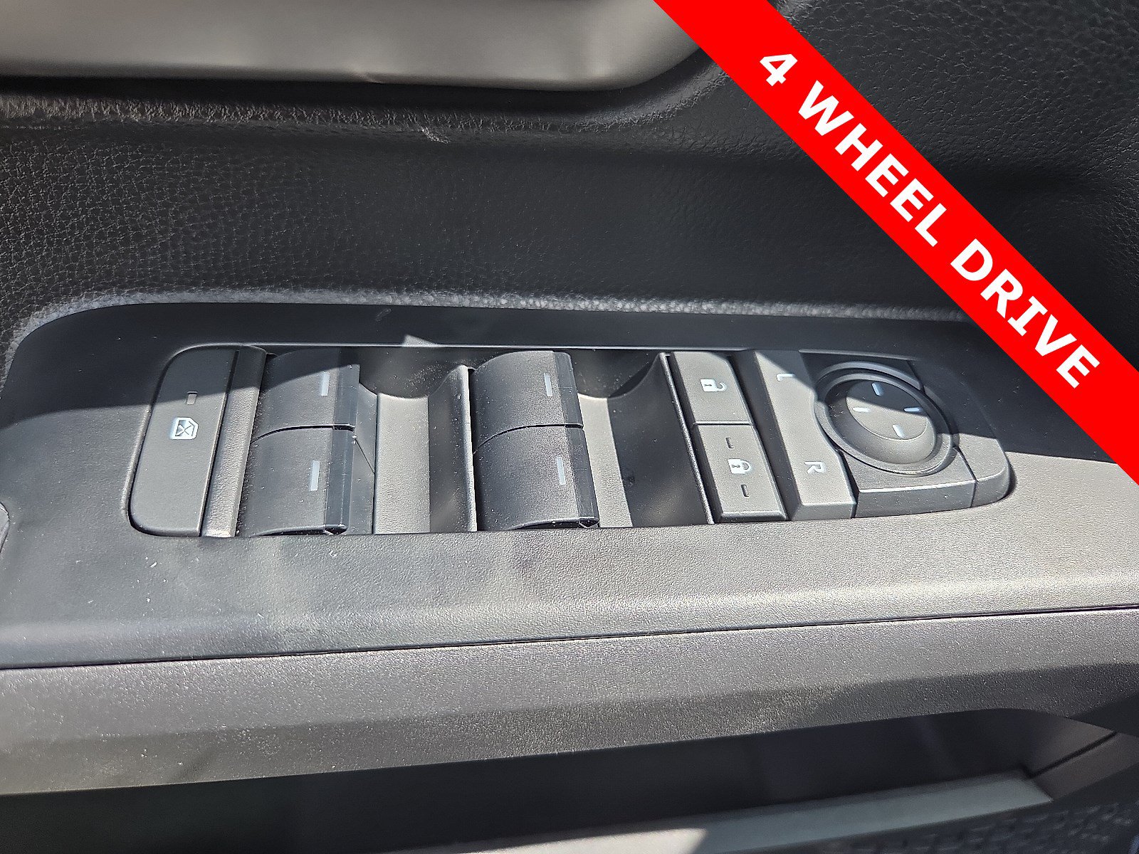 Used 2025 Toyota Tacoma TRD Sport AWD/4WD image 15