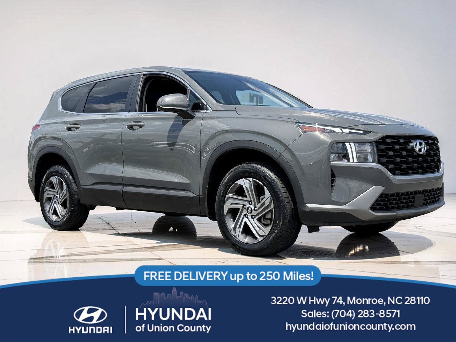 Used 2023 Hyundai Santa Fe SE AWD/4WD image 1