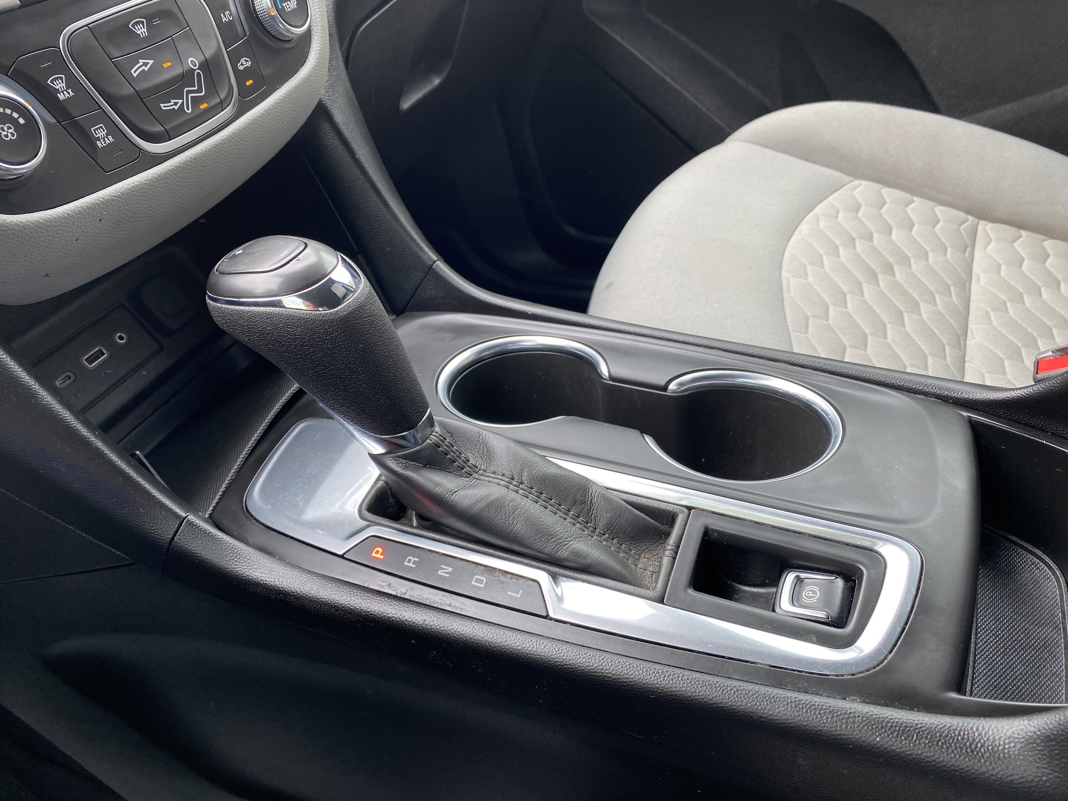 Used 2021 Chevrolet Equinox LS w/ LS Convenience Package image 27