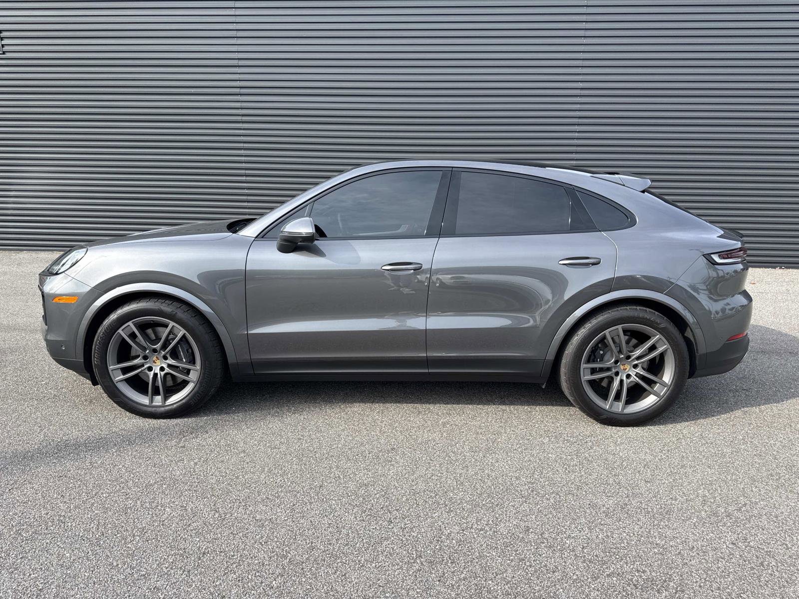 Certified 2024 Porsche Cayenne Coupe image 2