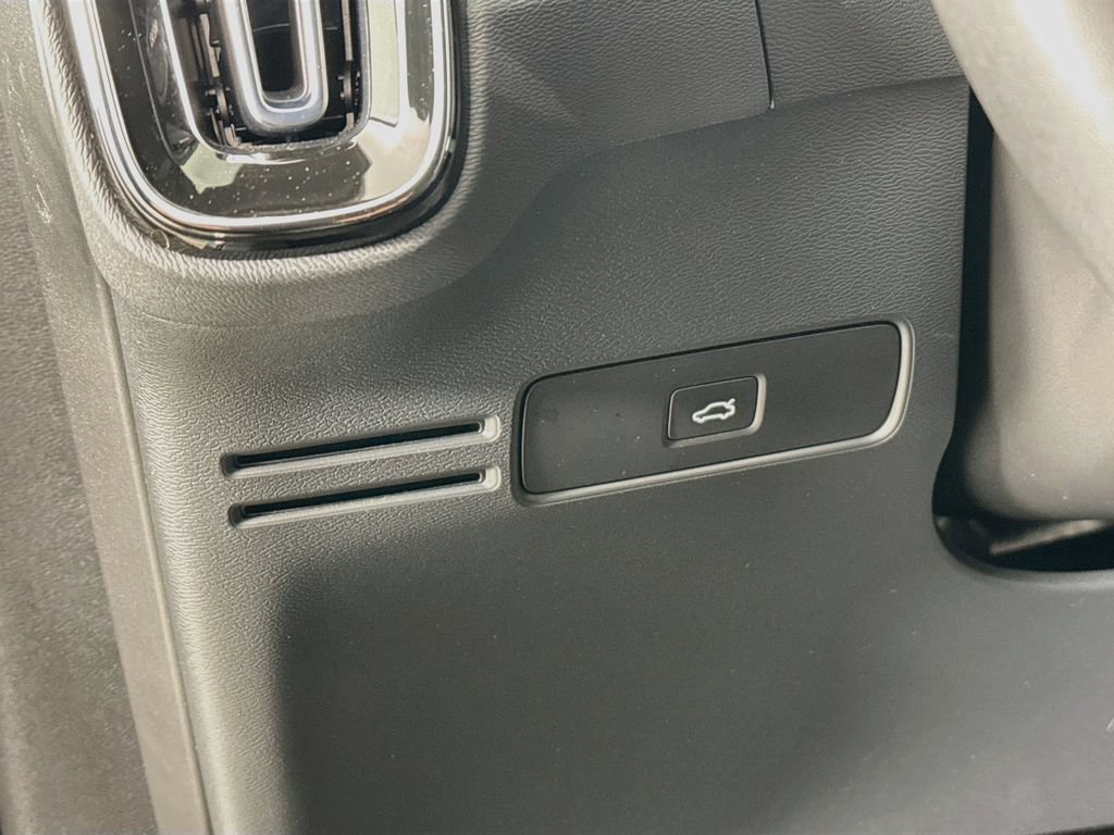 Used 2023 Volvo XC40 Recharge Plus AWD/4WD image 11
