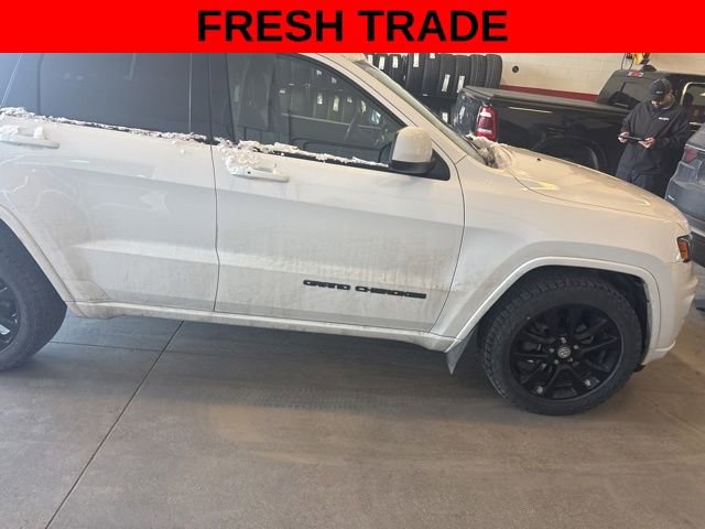 Used 2019 Jeep Grand Cherokee Altitude image 2