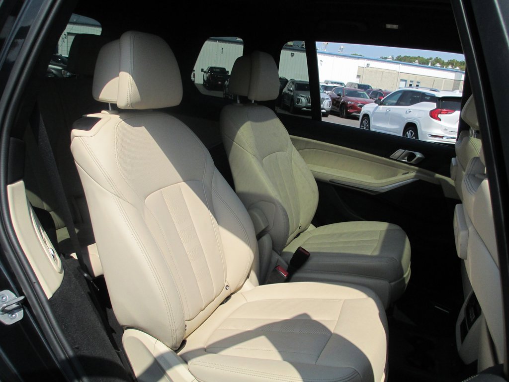 Used 2022 BMW X7 xDrive40i w/ Premium Package image 21
