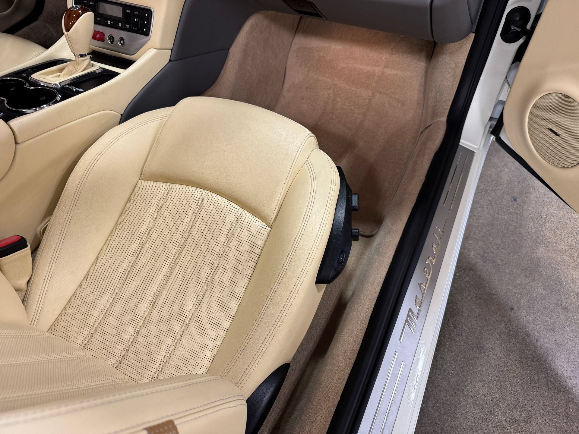 Used 2011 Maserati GranTurismo Convertible RWD image 59