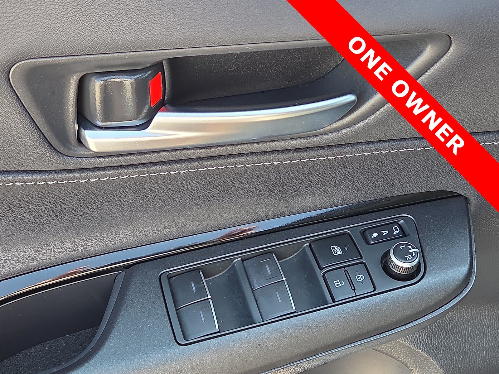 Used 2024 Toyota Venza LE AWD/4WD image 13