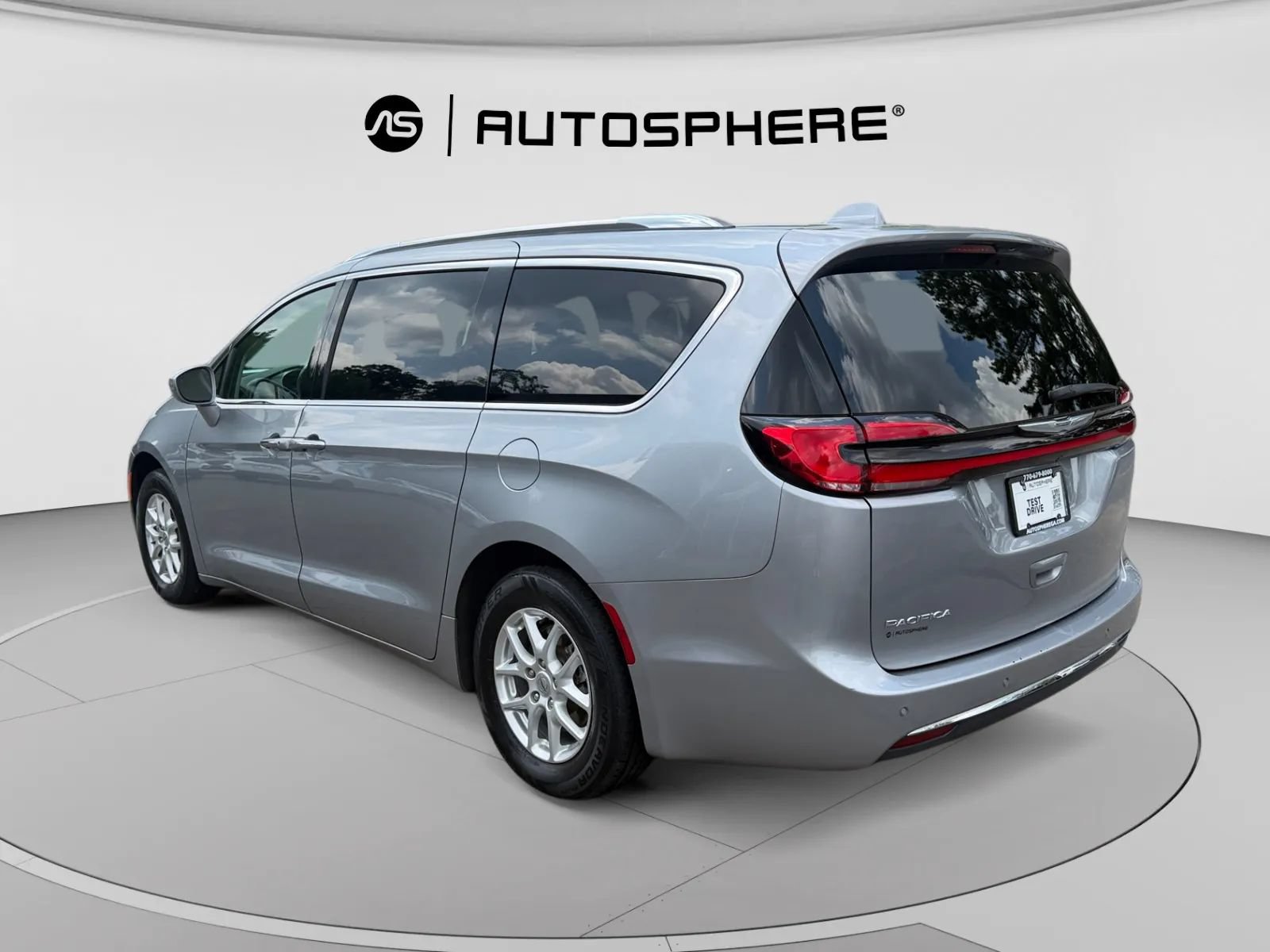 Used 2021 Chrysler Pacifica Touring-L FWD image 6