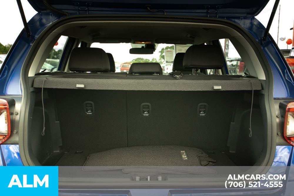 Certified 2025 Hyundai Venue SE image 13