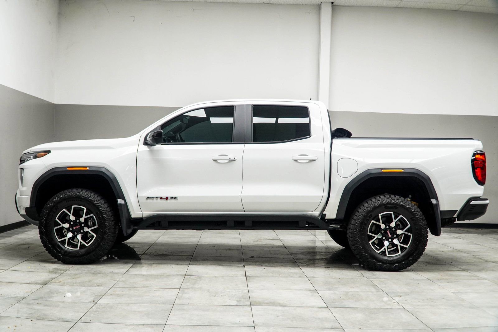 Used 2024 GMC Canyon AT4X image 9