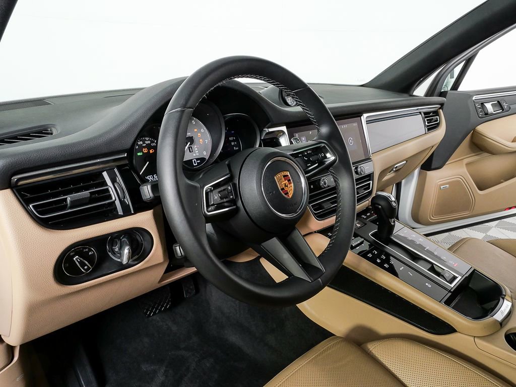 Certified 2022 Porsche Macan S AWD/4WD image 4