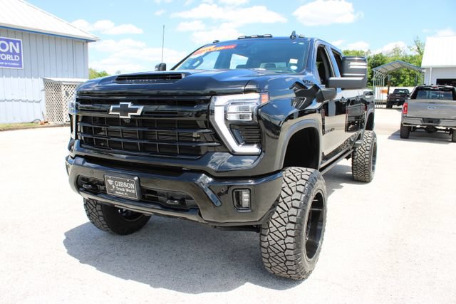 Used 2024 Chevrolet Silverado 2500 LTZ w/ LTZ Plus Package AWD/4WD image 3