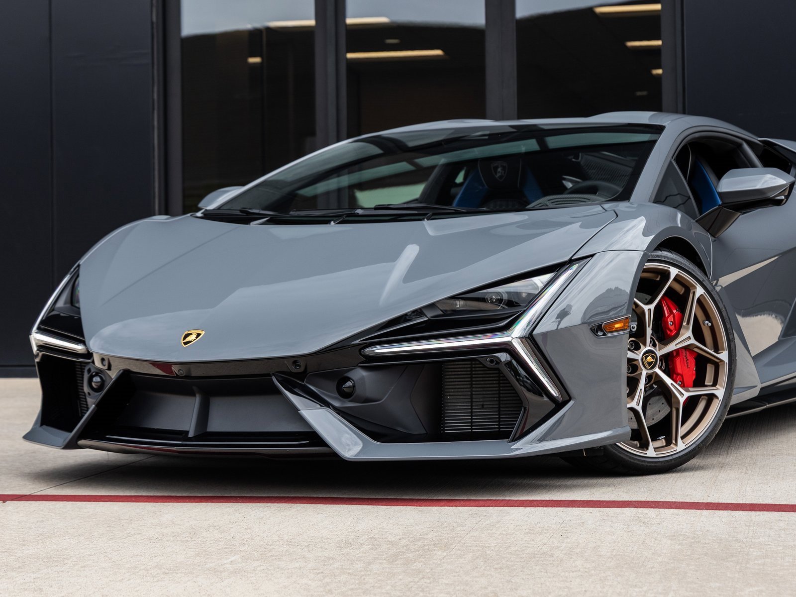 Used 2024 Lamborghini Revuelto image 4