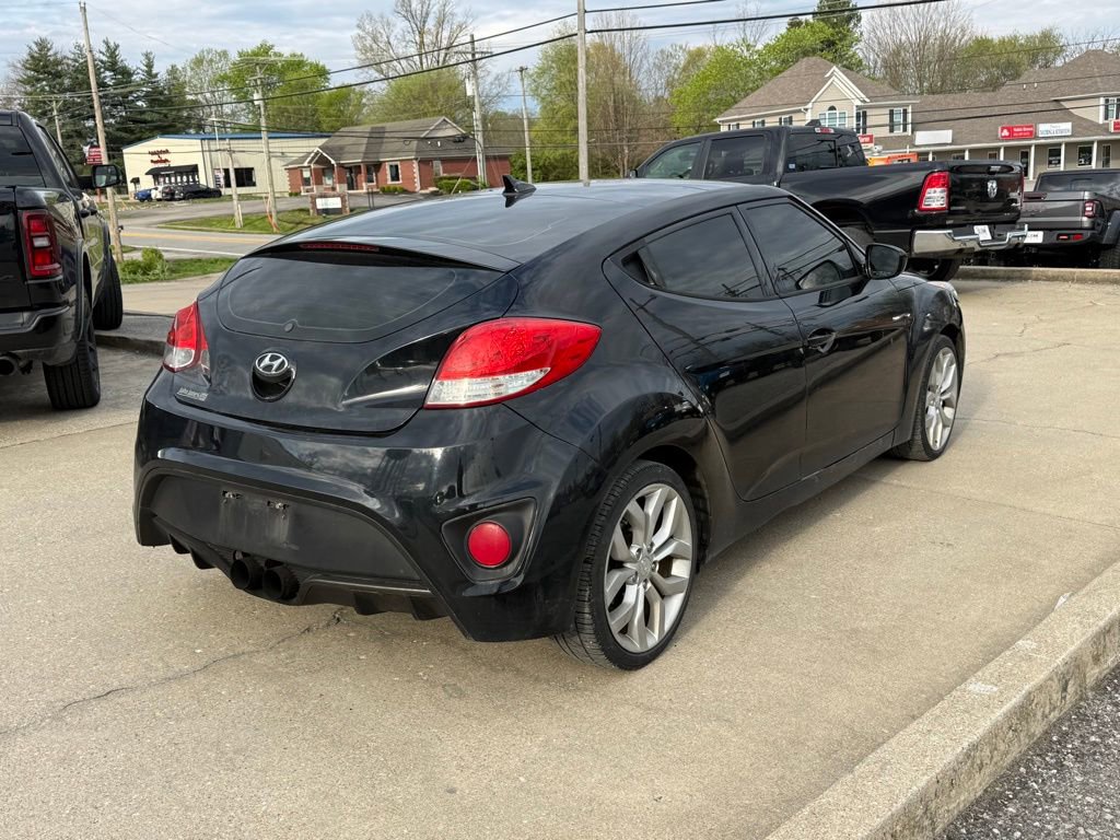 Used 2013 Hyundai Veloster w/ Style Pkg image 6