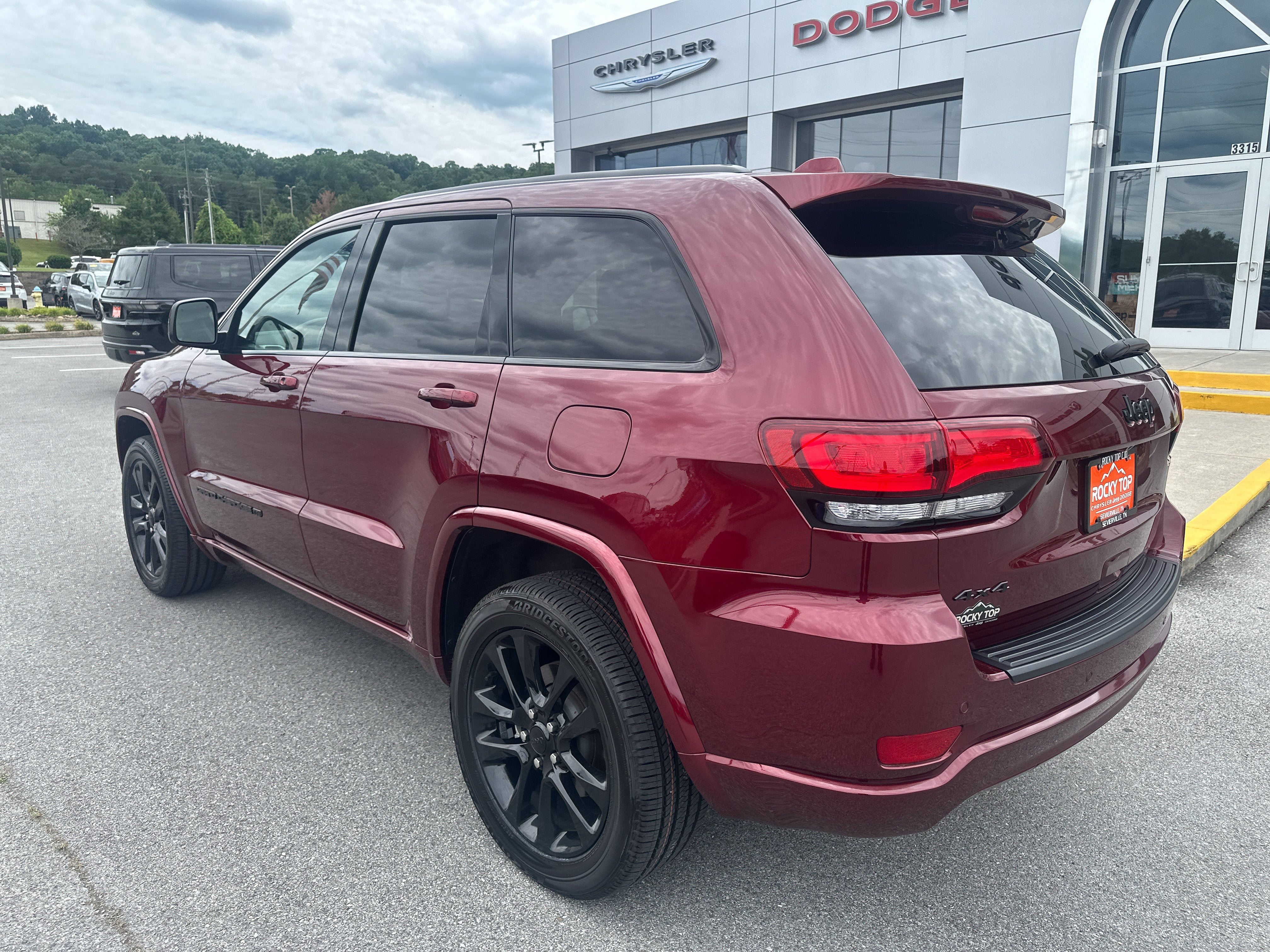 Used 2022 Jeep Grand Cherokee Laredo X AWD/4WD image 11