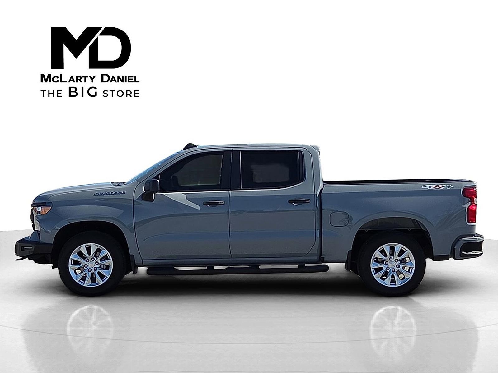 Used 2024 Chevrolet Silverado 1500 Custom image 3