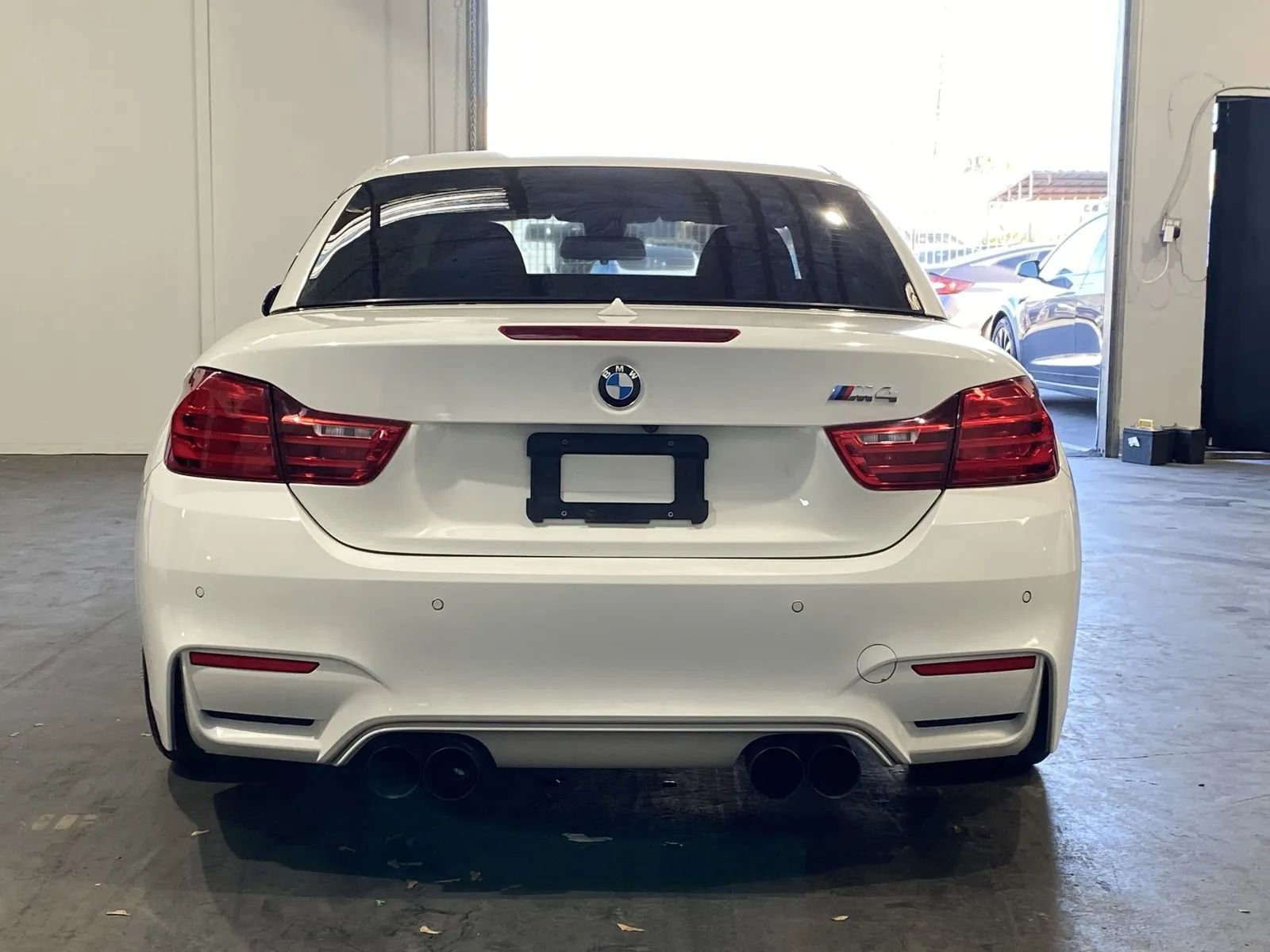 Used 2016 BMW M4 Convertible image 3