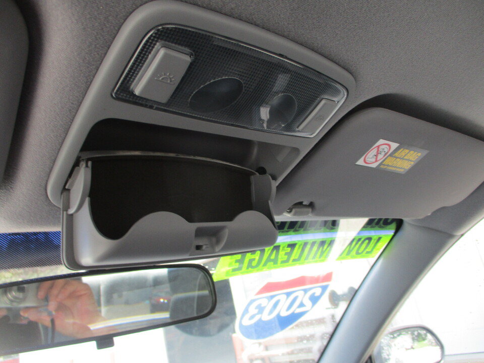 Used 2003 Hyundai Elantra GLS FWD image 34