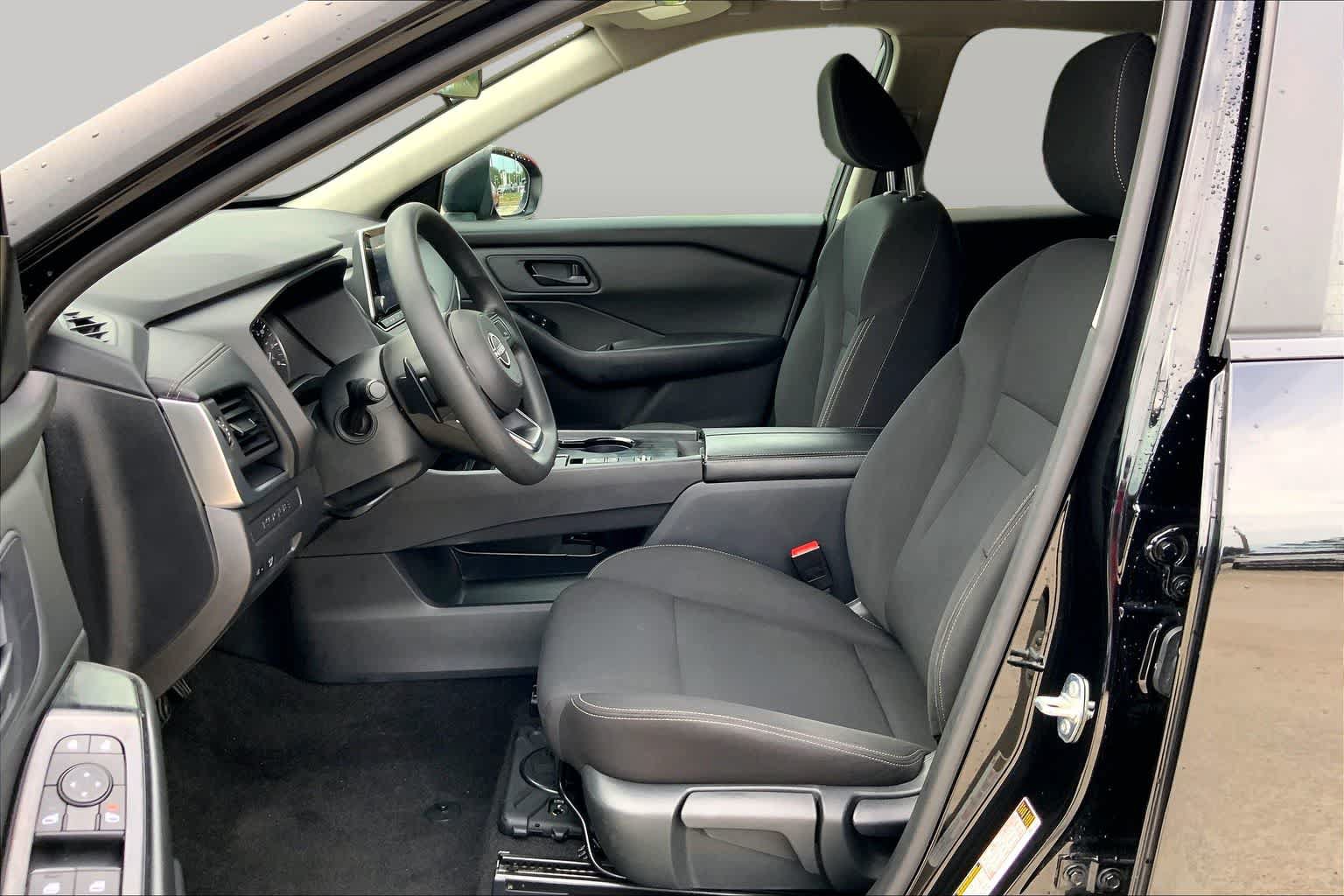 Used 2024 Nissan Rogue S FWD image 8