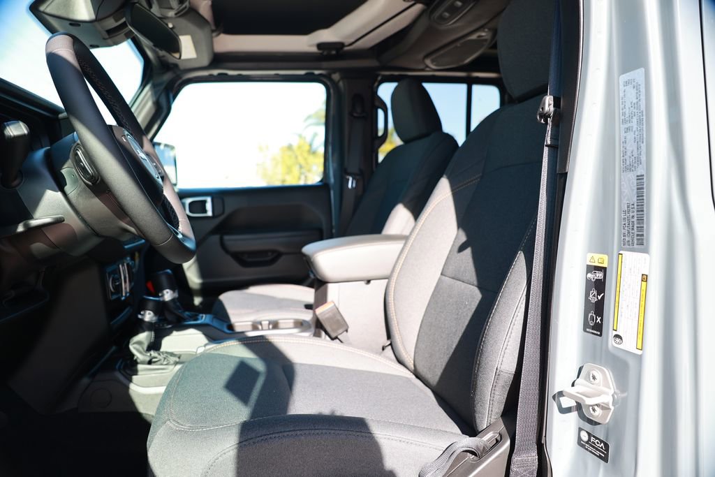 New 2026 Jeep Gladiator Sport image 13