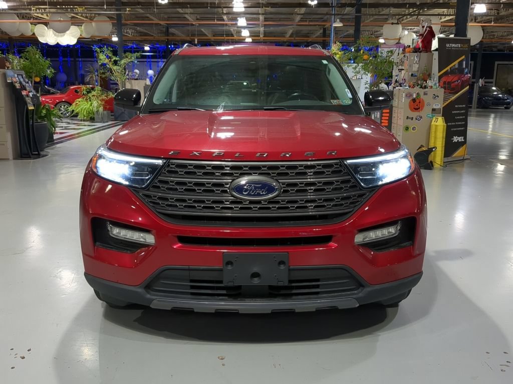 Used 2022 Ford Explorer XLT w/ Equipment Group 202A AWD/4WD image 3