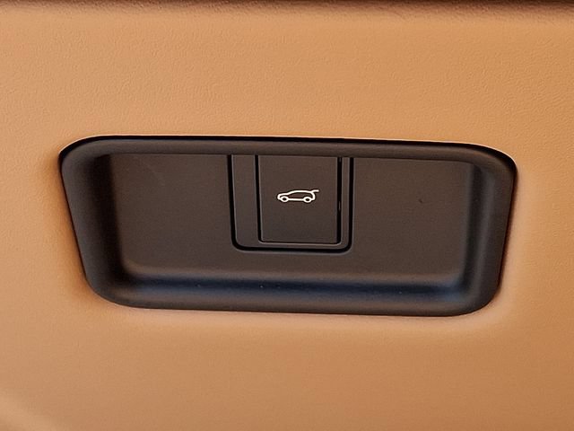 Used 2025 Land Rover Range Rover SE AWD/4WD image 25