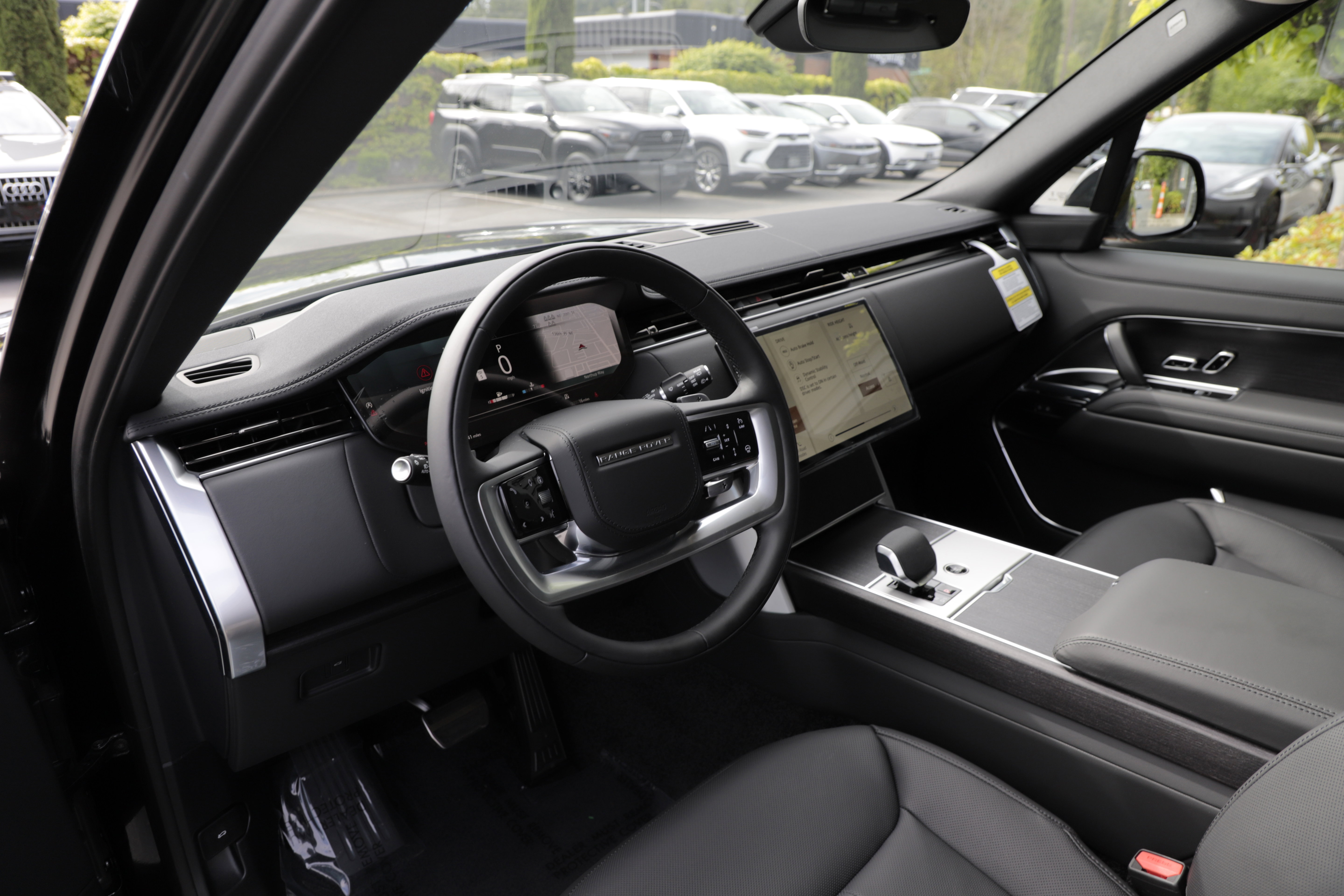 New 2026 Land Rover Range Rover Long Wheelbase SE AWD/4WD image 18