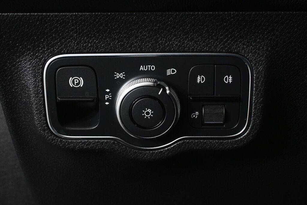 Certified 2023 Mercedes-Benz GLB 250 4MATIC image 8