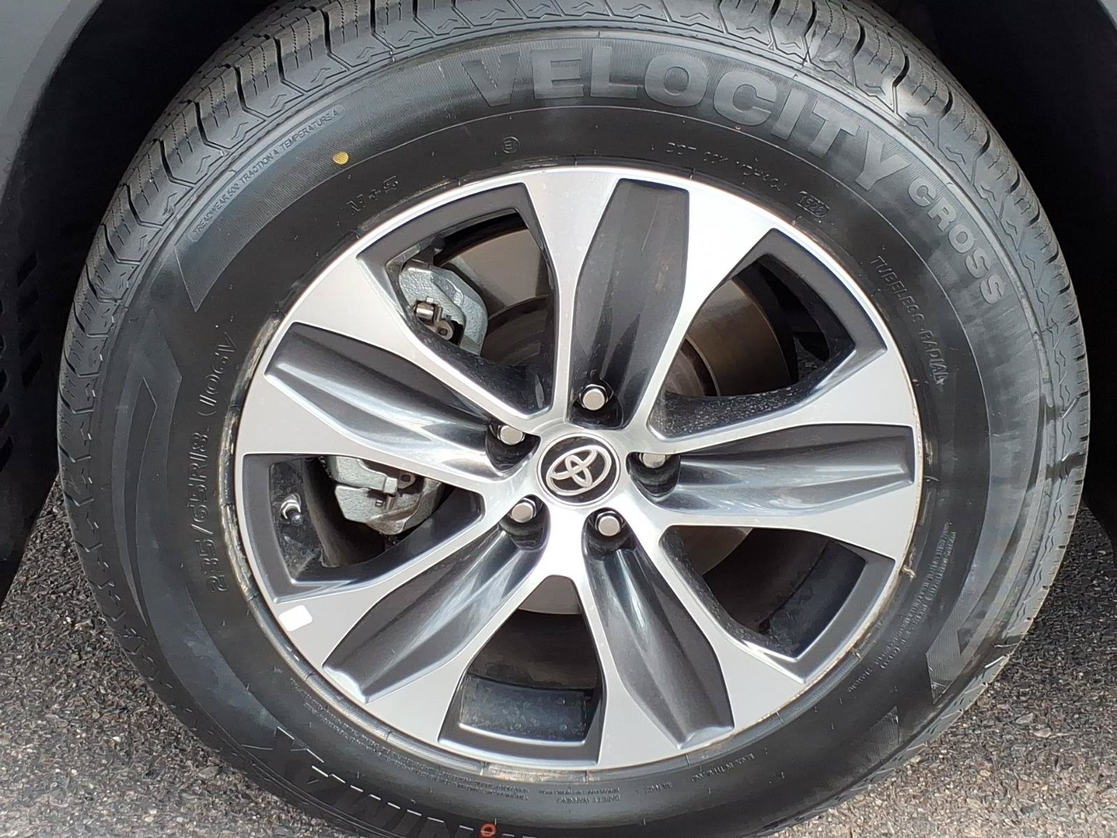 Used 2023 Toyota Highlander XLE FWD image 9