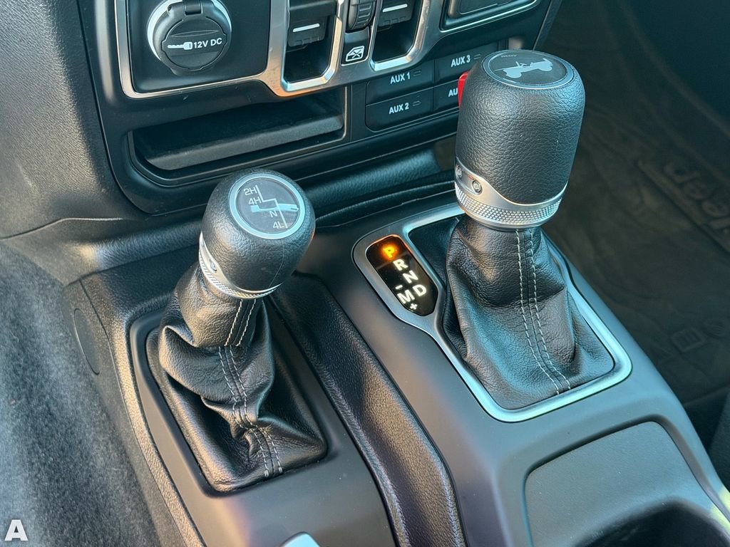 Used 2025 Jeep Wrangler Sport S image 30