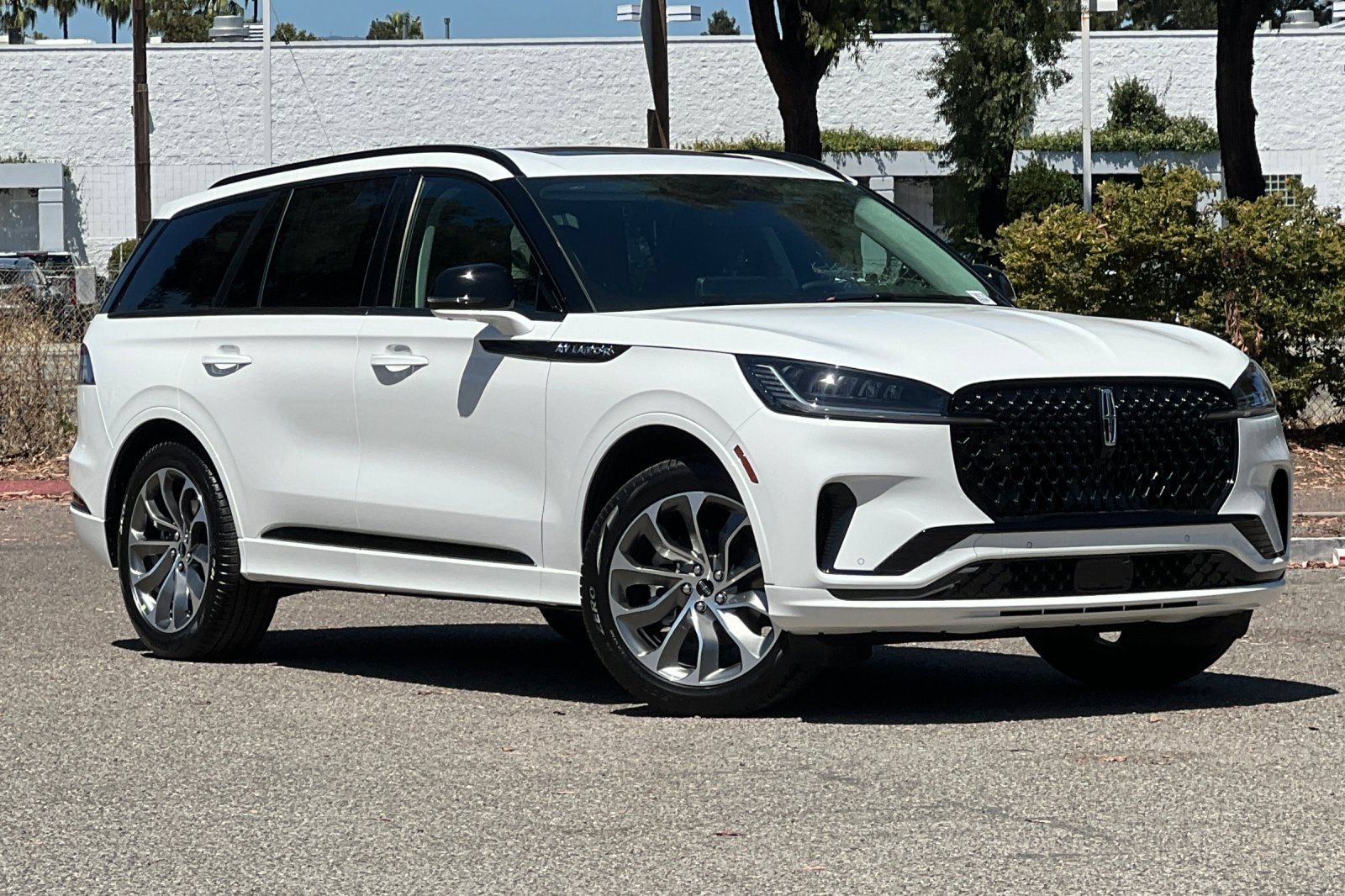 New 2026 Lincoln Aviator 2WD w/ Jet Appearance Package image 2