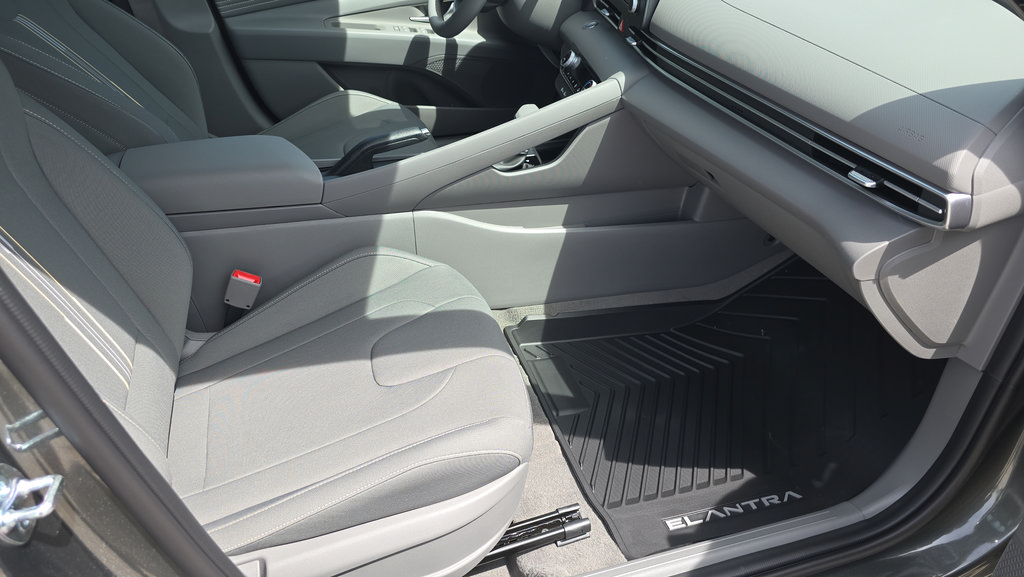 New 2026 Hyundai Elantra Sport FWD image 13