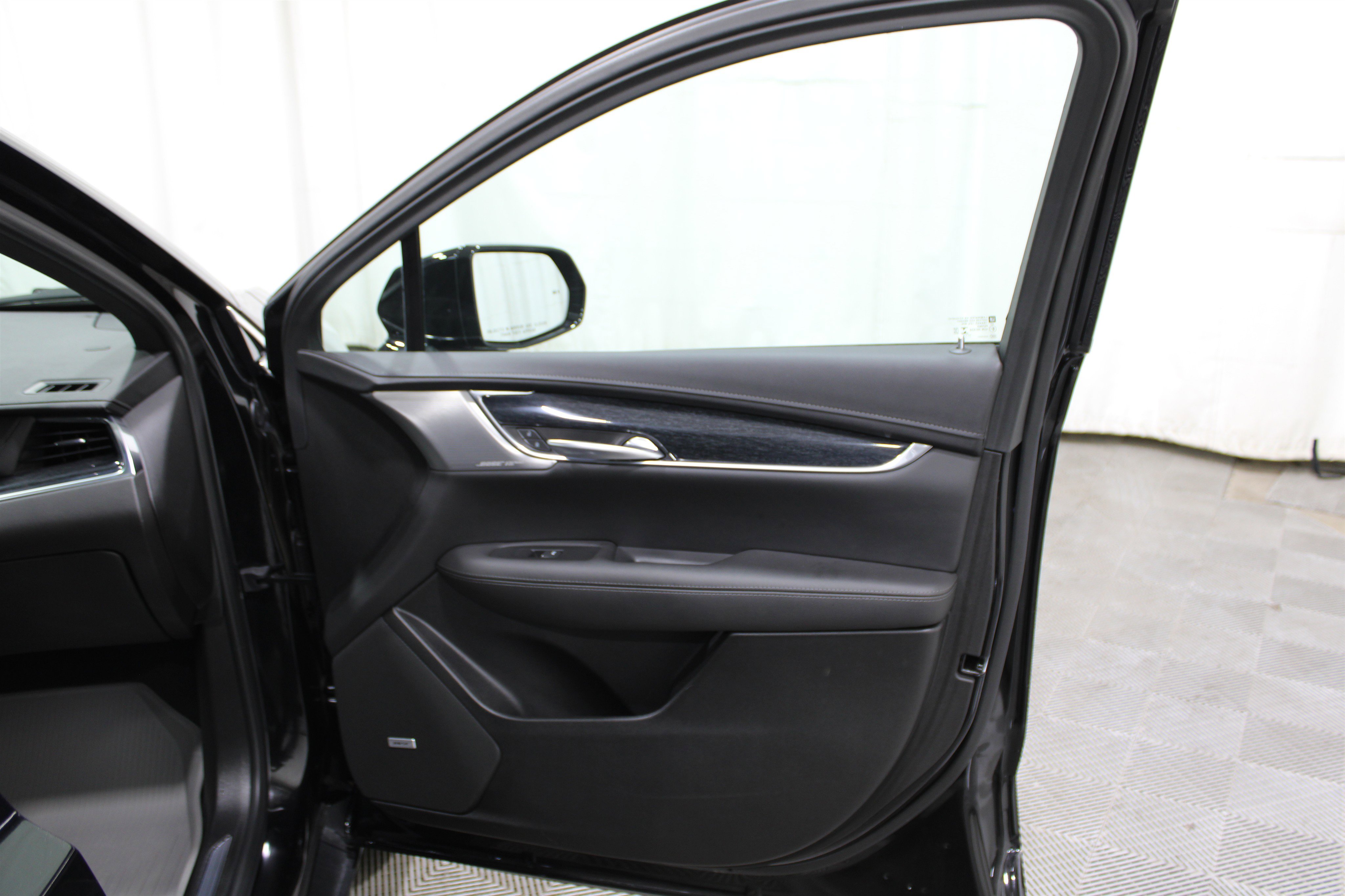 Used 2022 Cadillac XT5 Premium Luxury w/ LPO, Floor Liner Package image 30