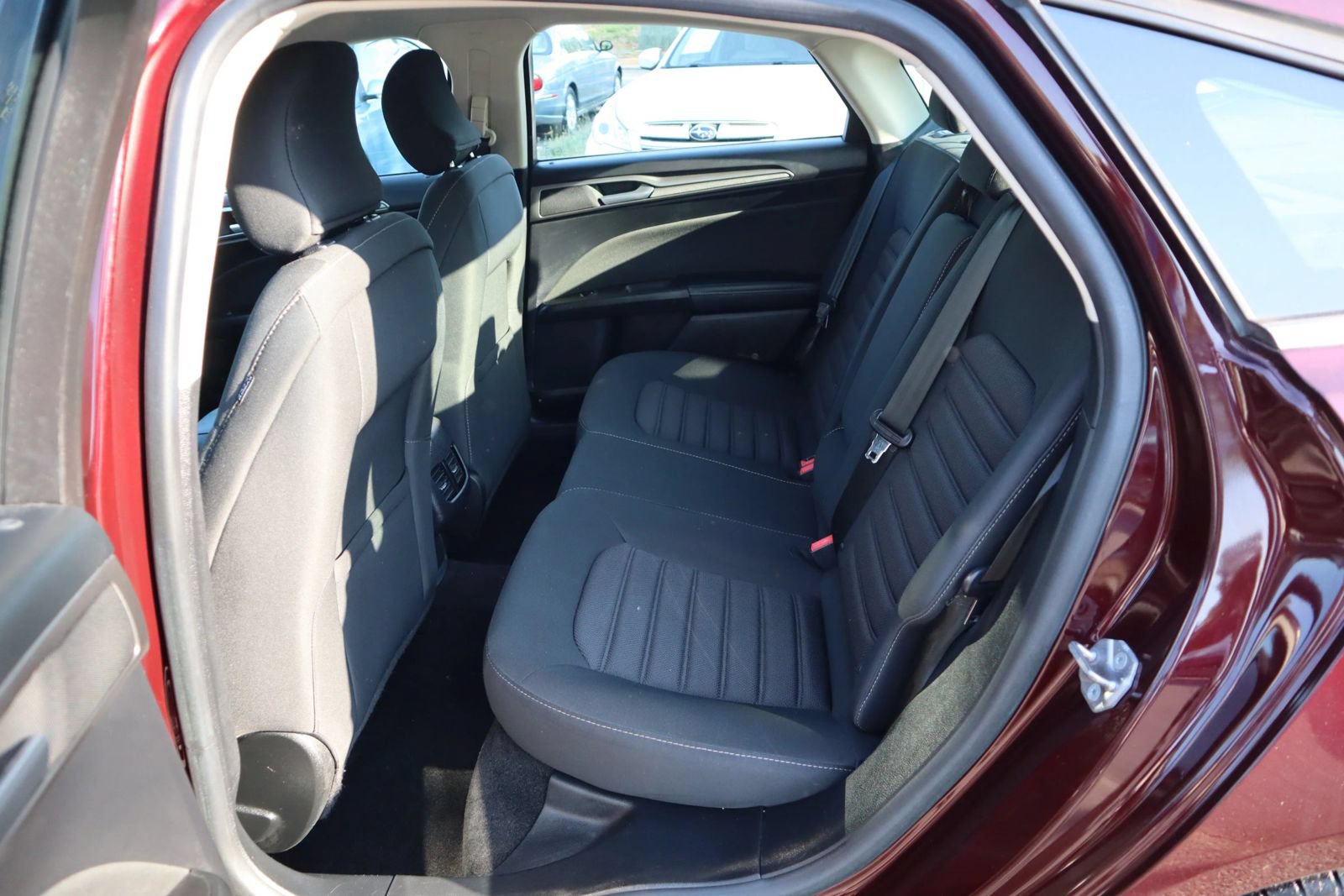 Used 2018 Ford Fusion SE w/ Fusion SE Technology Package FWD image 12